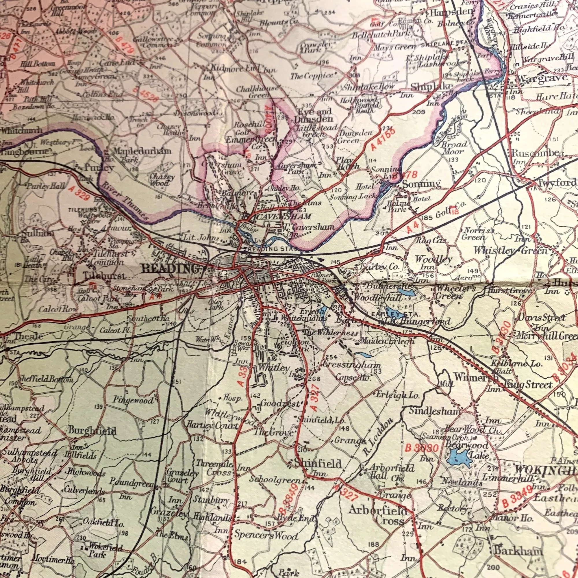 Fascinating 1940s Map of Surrey including London
