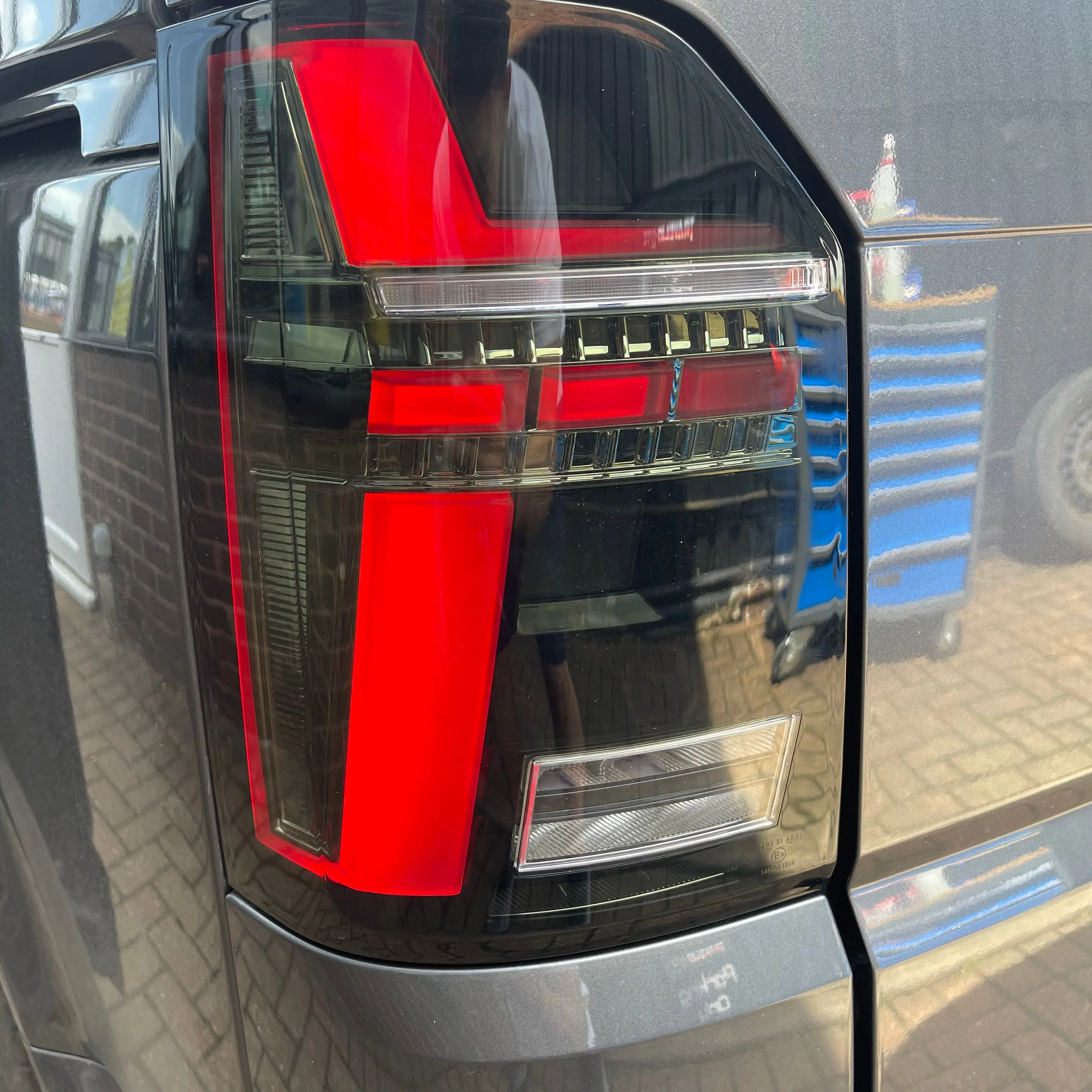 T6 Tailgate LED rear lights BLACK with dynamic indicator (T6.1 style) 2015 - 2019