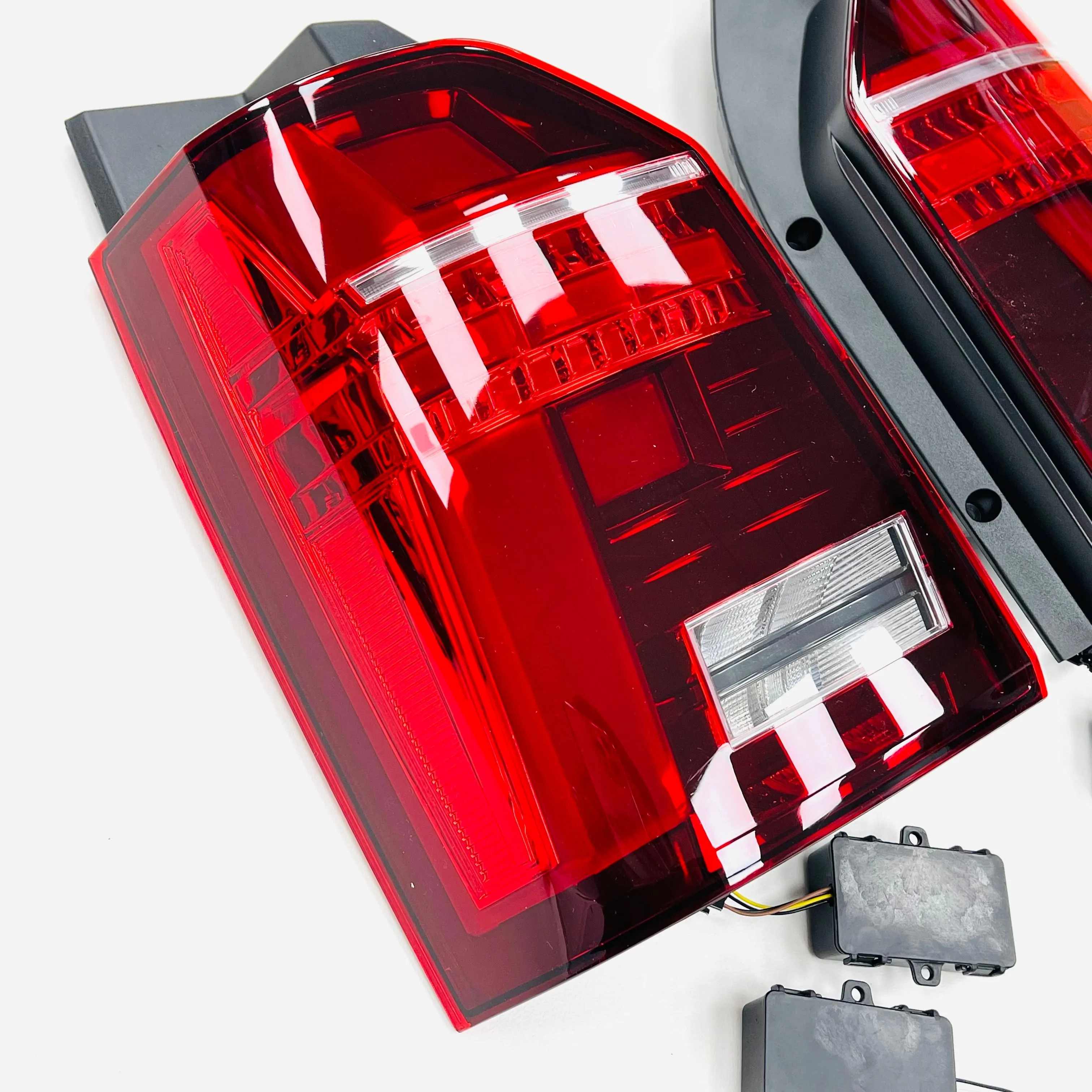 T6 Tailgate LED rear lights with dynamic indicator (ONLY for vehicles with factory fitted led rear lights) 15-19
